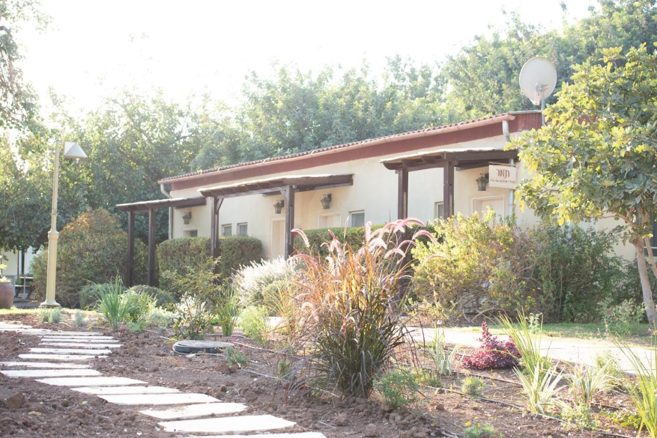 Kibbutz Tiratzvi - Country Lodging Tirat Zevi Exterior photo