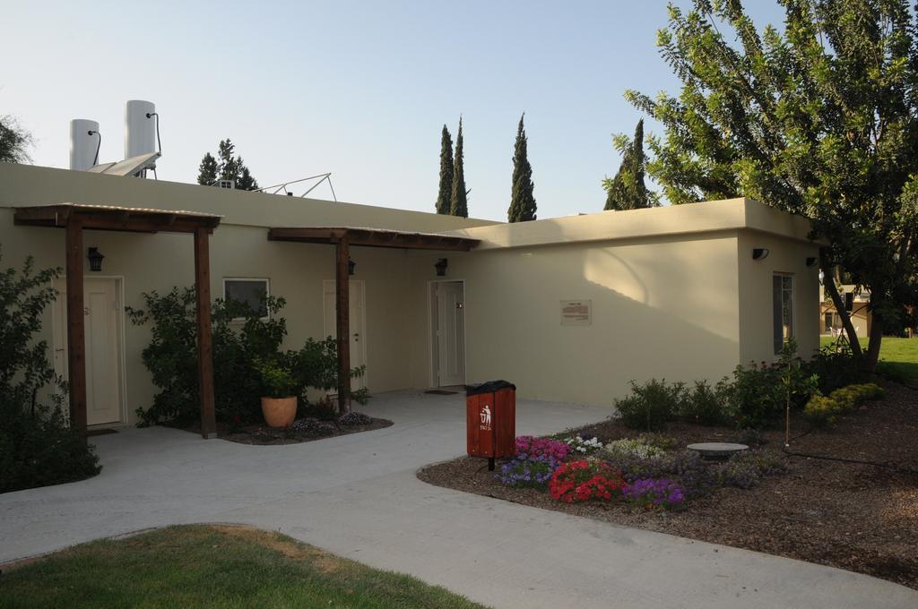 Kibbutz Tiratzvi - Country Lodging Tirat Zevi Exterior photo